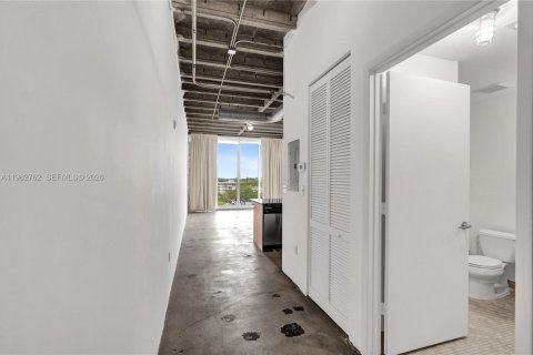 Copropriété à vendre à Miami, Floride: 49.61 m2 № 2047350 - photo 24