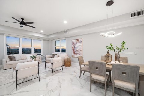 Condo in Clearwater, Florida, 4 bedrooms № 2195380 - photo 11