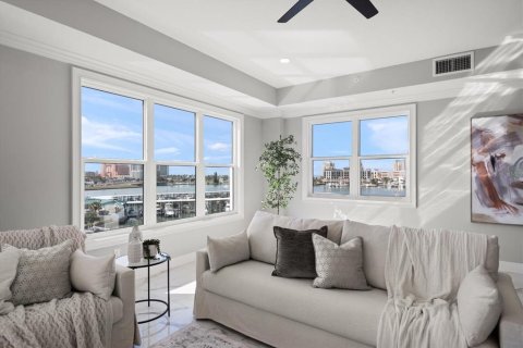 Condo in Clearwater, Florida, 4 bedrooms № 2195380 - photo 12