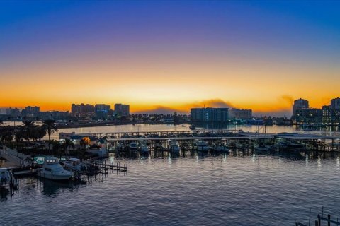 Condo in Clearwater, Florida, 4 bedrooms  № 2195380