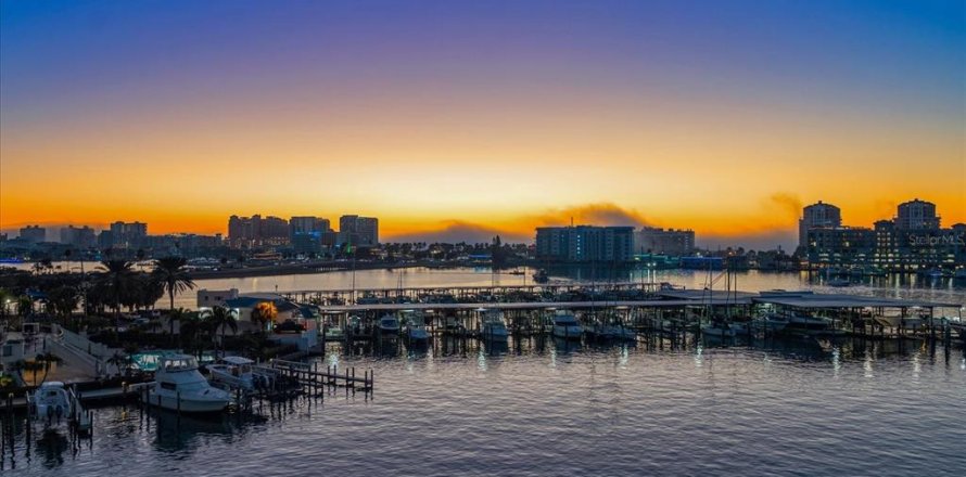 Condo in Clearwater, Florida, 4 bedrooms № 2195380