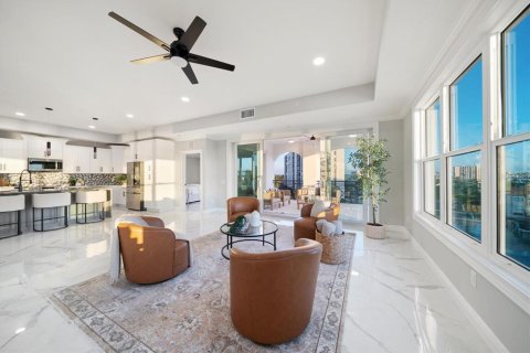 Condo in Clearwater, Florida, 4 bedrooms № 2195380 - photo 16