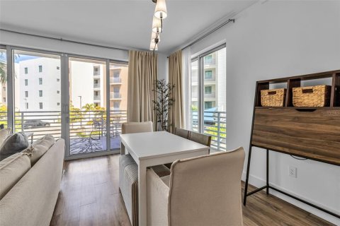 Condo in Sarasota, Florida, 2 bedrooms № 2201579 - photo 11