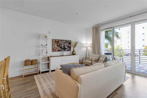 Condo in Sarasota, Florida, 2 bedrooms № 2201579 - photo 9