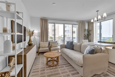 Condo in Sarasota, Florida, 2 bedrooms № 2201579 - photo 8
