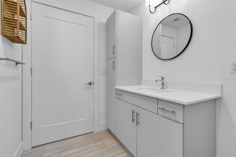 Condo in Sarasota, Florida, 2 bedrooms № 2201579 - photo 23