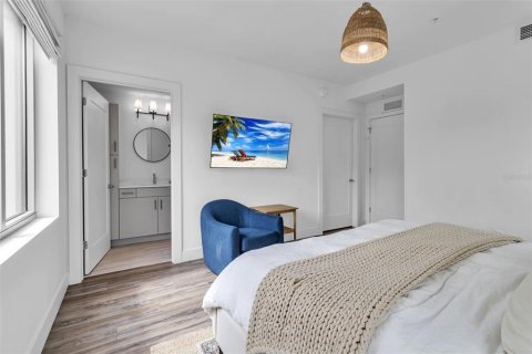Condo in Sarasota, Florida, 2 bedrooms № 2201579 - photo 17