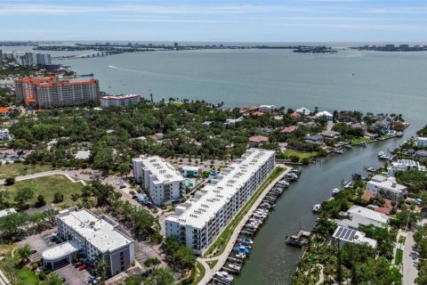 Condo in Sarasota, Florida, 2 bedrooms № 2201579