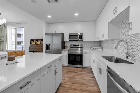 Condo in Sarasota, Florida, 2 bedrooms № 2201579 - photo 4