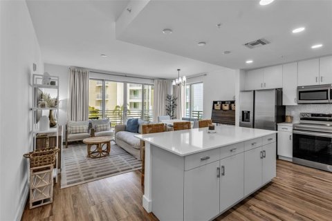 Condo in Sarasota, Florida, 2 bedrooms № 2201579 - photo 2