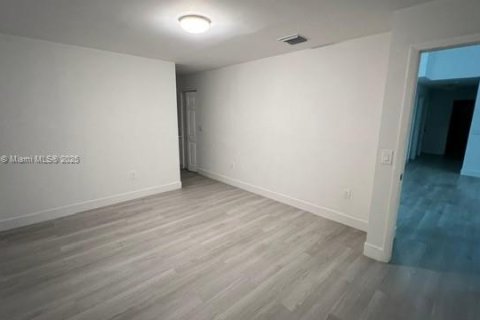 Casa en venta en Miami, Florida, 4 dormitorios, 182.74 m2 № 1985199 - foto 19