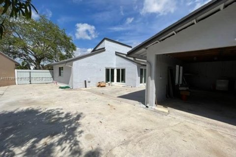 Casa en venta en Miami, Florida, 4 dormitorios, 182.74 m2 № 1985199 - foto 22