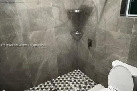 Casa en venta en Miami, Florida, 4 dormitorios, 182.74 m2 № 1985199 - foto 13