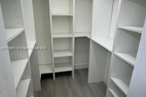 Casa en venta en Miami, Florida, 4 dormitorios, 182.74 m2 № 1985199 - foto 10