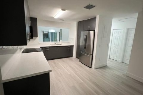 Casa en venta en Miami, Florida, 4 dormitorios, 182.74 m2 № 1985199 - foto 7