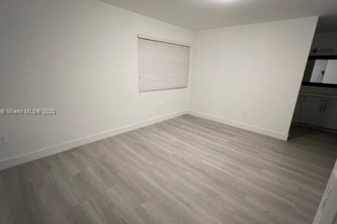 Casa en venta en Miami, Florida, 4 dormitorios, 182.74 m2 № 1985199 - foto 18