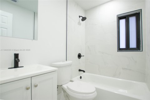 Villa ou maison à vendre à Miami, Floride: 3 chambres, 96.25 m2 № 1929628 - photo 18