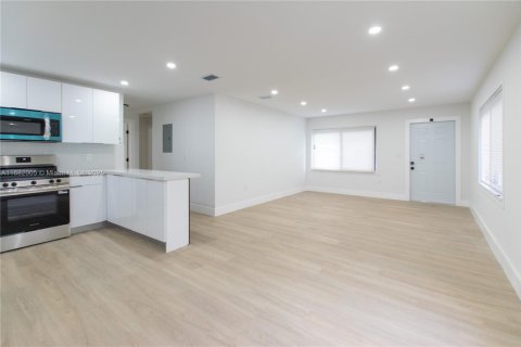 Villa ou maison à vendre à Miami, Floride: 3 chambres, 96.25 m2 № 1929628 - photo 7