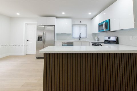 Villa ou maison à vendre à Miami, Floride: 3 chambres, 96.25 m2 № 1929628 - photo 8