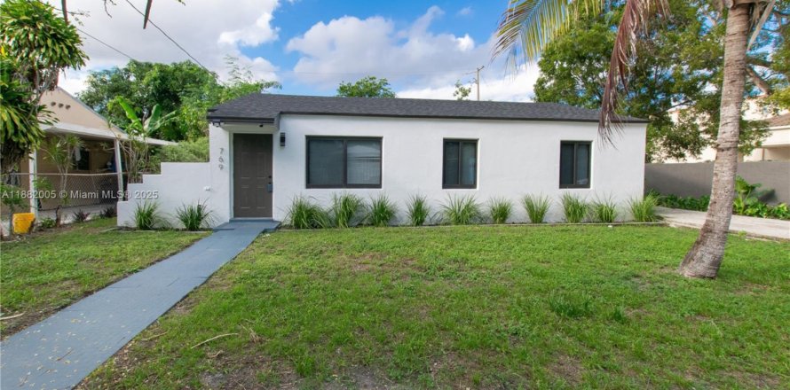 Villa ou maison à Miami, Floride 3 chambres, 96.25 m2 № 1929628
