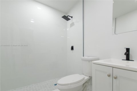 Villa ou maison à vendre à Miami, Floride: 3 chambres, 96.25 m2 № 1929628 - photo 13