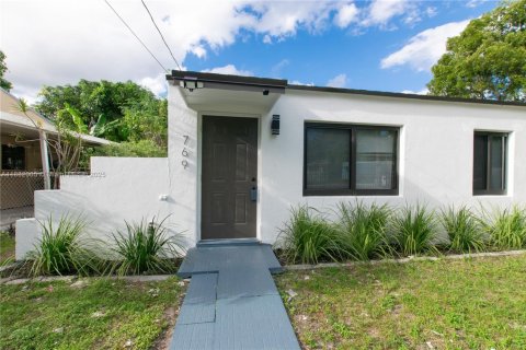 Villa ou maison à vendre à Miami, Floride: 3 chambres, 96.25 m2 № 1929628 - photo 2