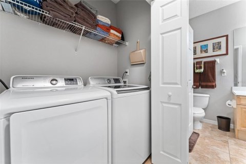 Condo in Windermere, Florida, 2 bedrooms № 2098067 - photo 17