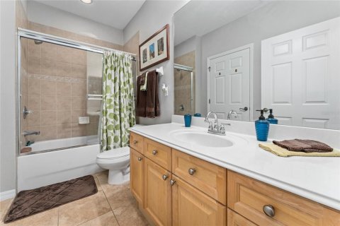 Condo in Windermere, Florida, 2 bedrooms № 2098067 - photo 16