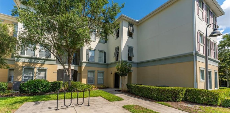 Condo in Windermere, Florida, 2 bedrooms № 2098067
