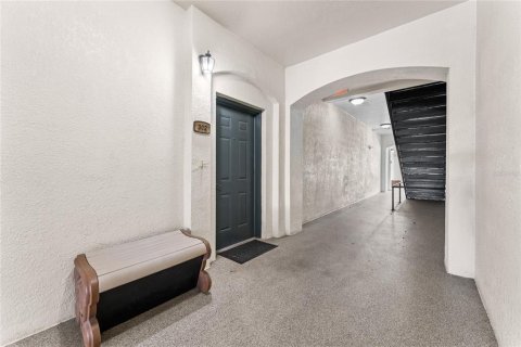 Condo in Windermere, Florida, 2 bedrooms № 2098067 - photo 4