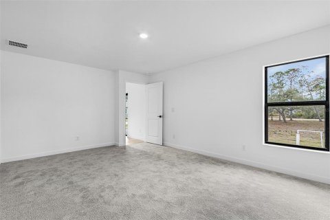 House in North Port, Florida 4 bedrooms, 157.56 sq.m. № 2205188 - photo 11