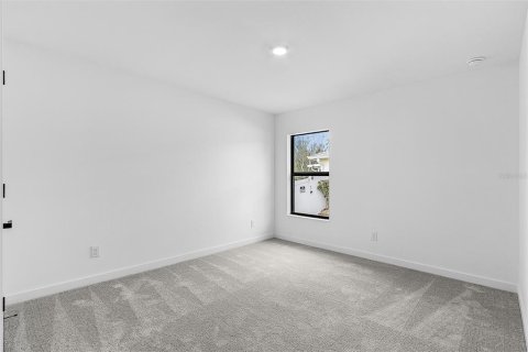 House in North Port, Florida 4 bedrooms, 157.56 sq.m. № 2205188 - photo 14