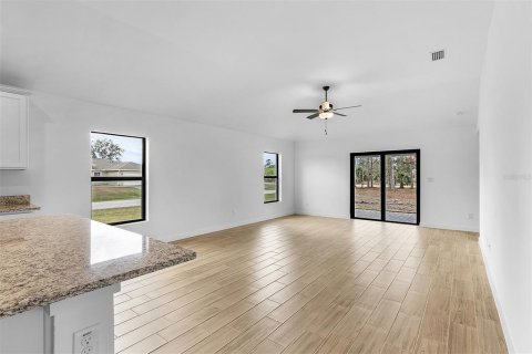 House in North Port, Florida 4 bedrooms, 157.56 sq.m. № 2205188 - photo 9
