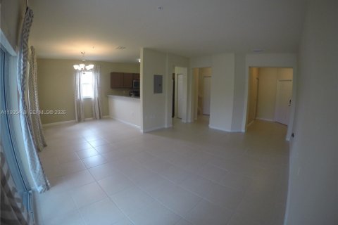 Снять в аренду кондоминиум в Дорал, Флорида 3 спальни, 113.99м2, № 2062983 - фото 3