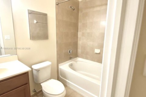 Снять в аренду кондоминиум в Дорал, Флорида 3 спальни, 113.99м2, № 2062983 - фото 10