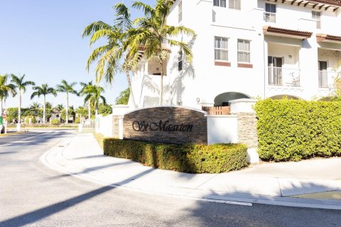 Снять в аренду кондоминиум в Дорал, Флорида 3 спальни, 113.99м2, № 2062983 - фото 15