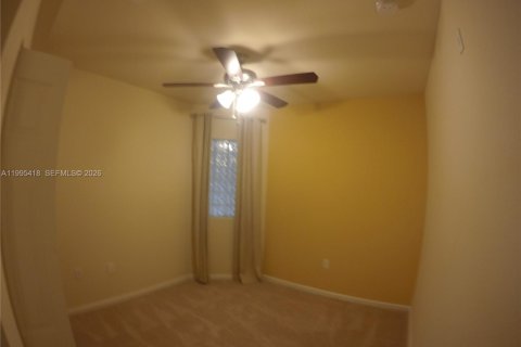 Снять в аренду кондоминиум в Дорал, Флорида 3 спальни, 113.99м2, № 2062983 - фото 6