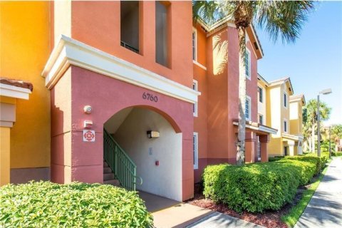 Condo in Boynton Beach, Florida, 2 bedrooms  № 2249686 - photo 8
