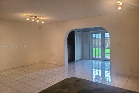 Touwnhouse à vendre à Davie, Floride: 3 chambres, 155.15 m2 № 2079247 - photo 14