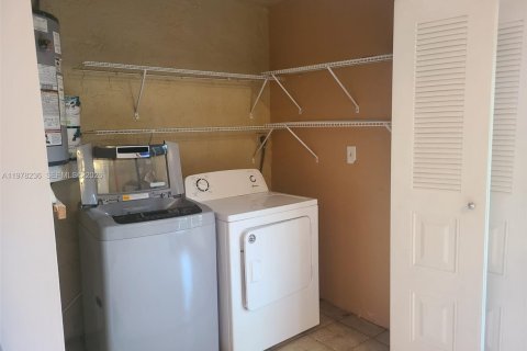 Touwnhouse à vendre à Davie, Floride: 3 chambres, 155.15 m2 № 2079247 - photo 16