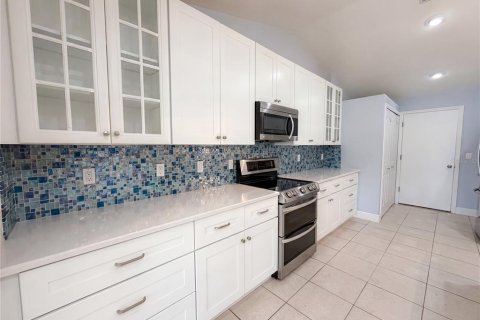 Condo in Bradenton, Florida, 2 bedrooms  № 2227352 - photo 11
