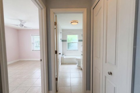 Condo in Bradenton, Florida, 2 bedrooms  № 2227352 - photo 22