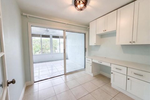 Condo in Bradenton, Florida, 2 bedrooms  № 2227352 - photo 13