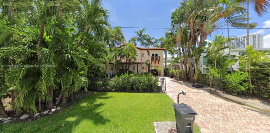Villa ou maison à Miami Beach, Floride 6 chambres, 584.91 m2 № 1731640
