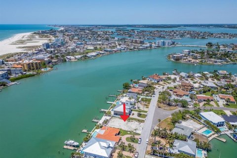Villa ou maison à vendre à Treasure Island, Floride: 5 chambres, 447.6 m2 № 2097353 - photo 2