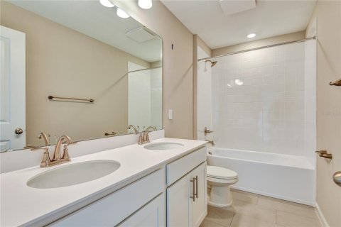 Casa en venta en Kissimmee, Florida, 5 dormitorios, 281.49 m2 № 1313747 - foto 15