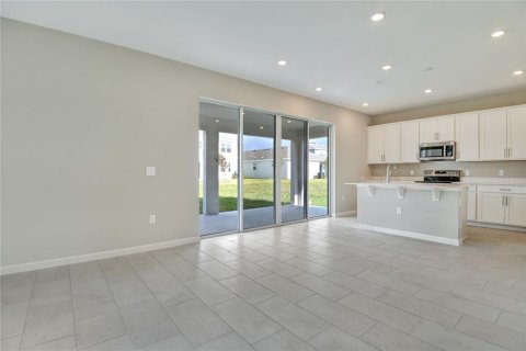 Casa en venta en Kissimmee, Florida, 5 dormitorios, 281.49 m2 № 1313747 - foto 5