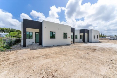 Adosado en venta en Miami, Florida, 3 dormitorios № 1957631 - foto 3