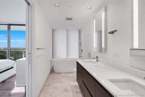 Copropriété à louer à Miami, Floride: 2 chambres, 99.96 m2 № 2051445 - photo 12