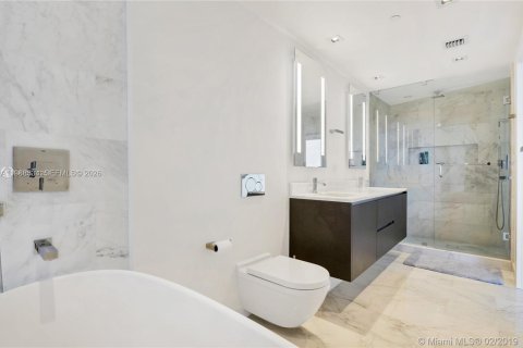 Copropriété à louer à Miami, Floride: 2 chambres, 99.96 m2 № 2051445 - photo 13